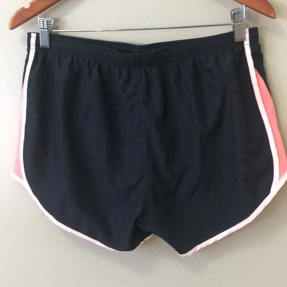 Nike shorts - Picture 3 of 4